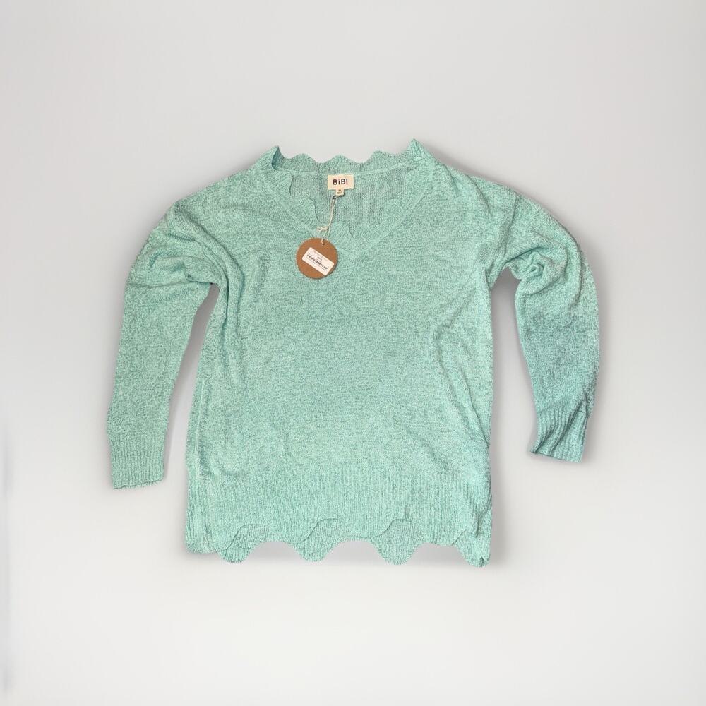 BIBI Women’s Light Sage Sweater Scalloped Hem V-neck Size M NWT